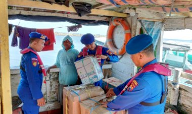 Imbangi-Pengamanan-WWF-di-Bali,-Polisi-Periksa-Kapal-dan-Penumpang-di-Pelabuhan-Jangkar-Situbondo